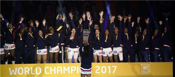 جانب من التتويج