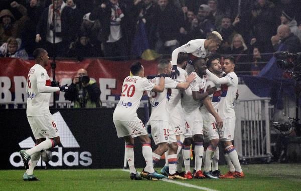 فرحة لاعبي ليون