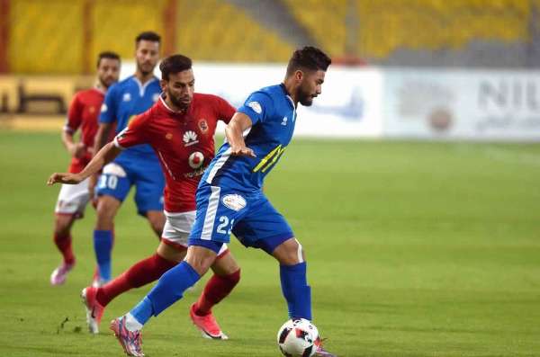 جانب من مباراة سابقة بين الفريقين