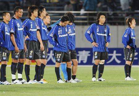 حسرة لاعبي جامبا أوساكا بعد نهاية مباراة الأمس