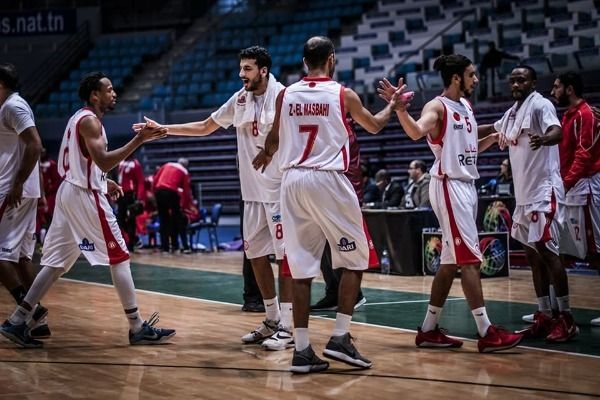 سلا المغربي بزيه الأبيض