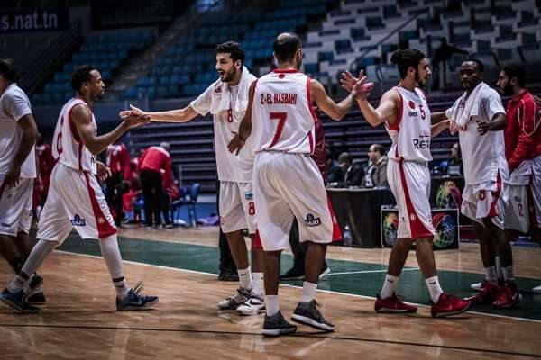 سلا المغربي بزيه الأبيض