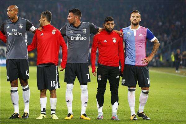 جابرييل باربوسا مع لاعبي بنفيكا