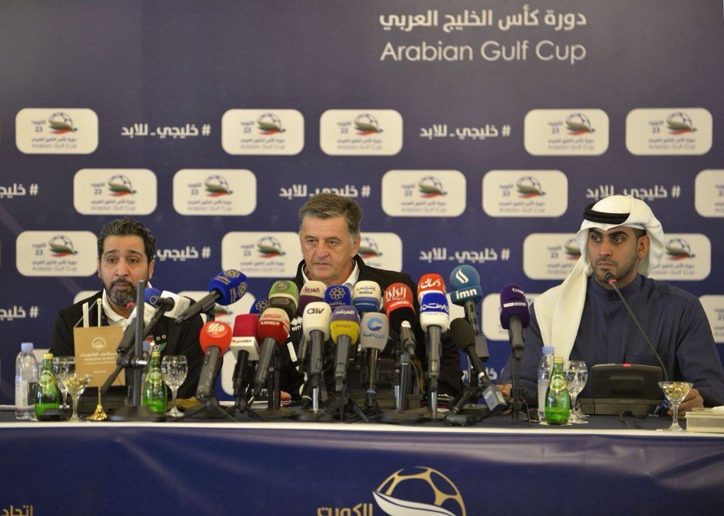 بوريس بونياك خلال المؤتمر