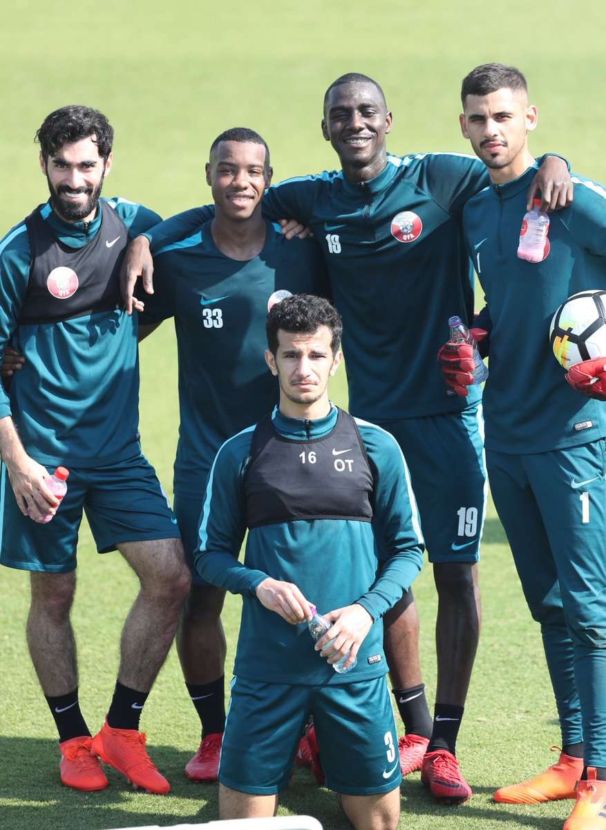 لاعبو منتخب قطر 