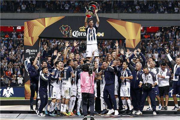 لحظة التتويج