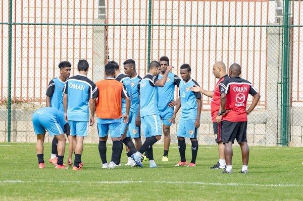 جانب من تدريبات منتخب عمان