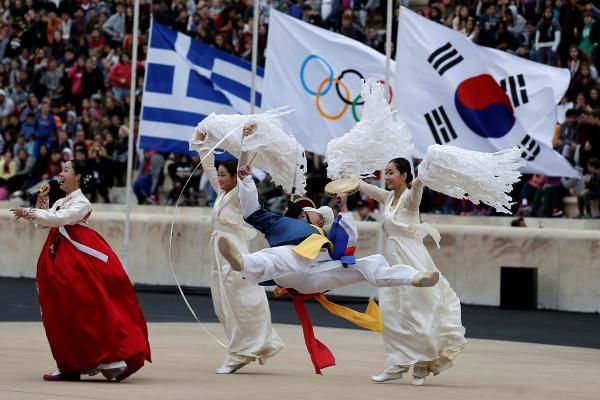 2017-10-31t115504z_1715337718_rc17bae0d2f0_rtrmadp_3_olympics-2018-flame-handover_reuters