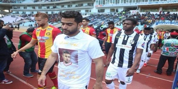 المثلوثي يرتدي قميص يحمل رسالة للمباركي