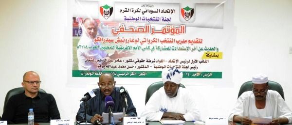 جانب من المؤتمر الصحفي