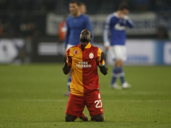 إيبويه بقميص جالطه سراي