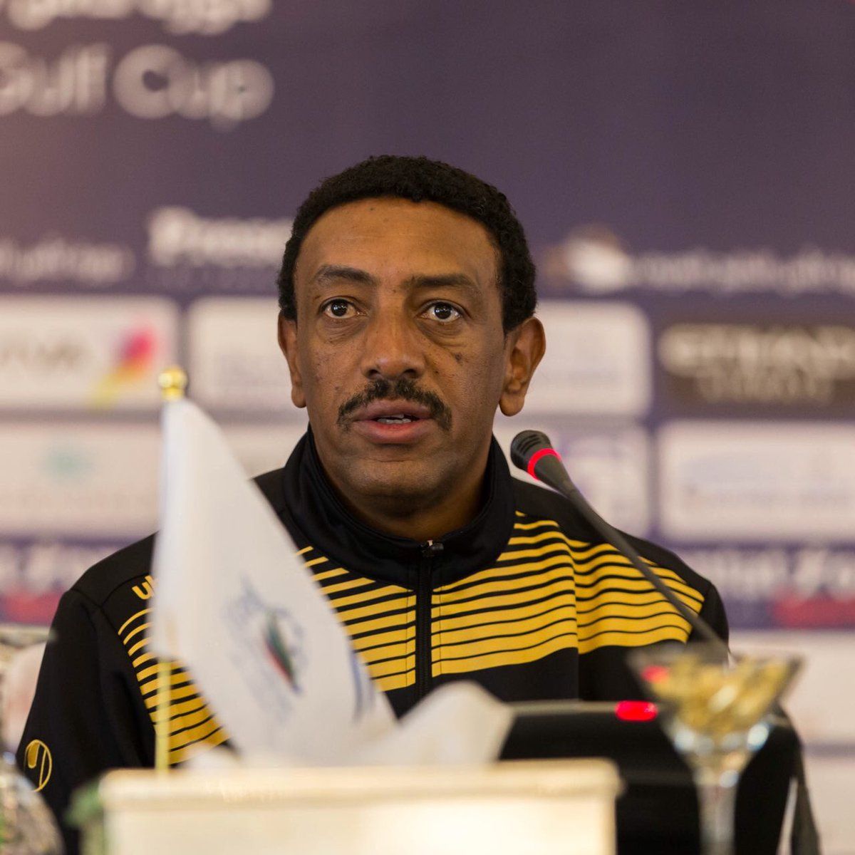  إبراهام مبراتو خلال المؤتمر الصحفي