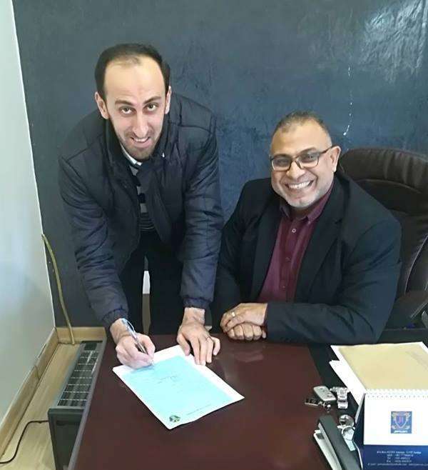 عبد الحليم يوقع بحضور عطية