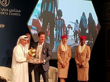 سيميوني خلال تسلم الجائزة