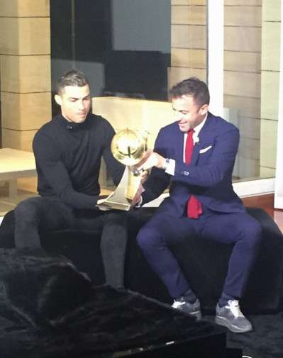 كريستيانو رونالدو وديل بييرو مع الجائزة