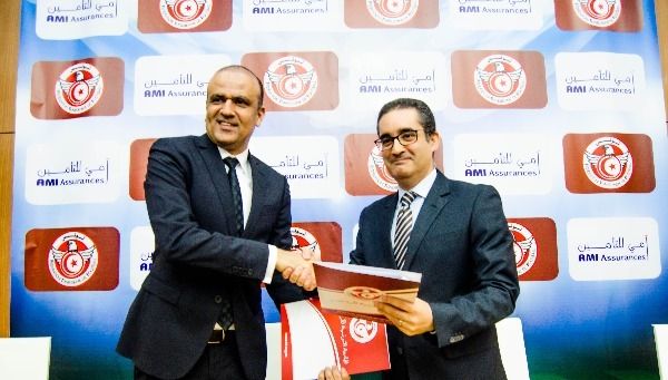 جانب من توقيع العقد