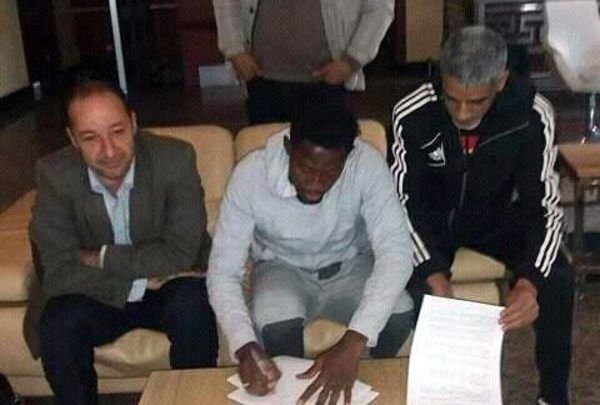 جانب من التوقيع