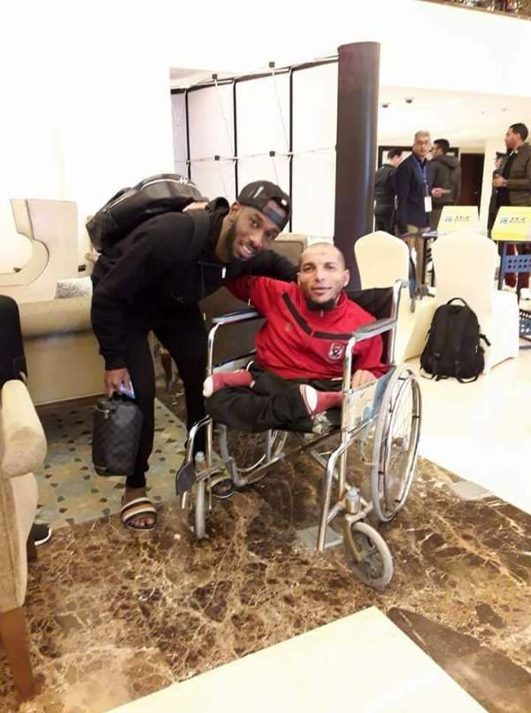 المولد مع أحد مشجعي الأهلي