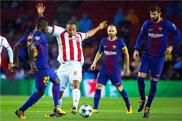 من لقاء برشلونة وأولمبياكوس