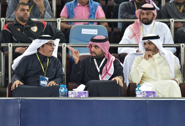 الشيخ خالد بن سلمان مع الشيخ علي بن خليفة وعلي البوعينين