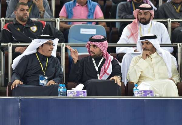 الشيخ خالد بن سلمان مع الشيخ علي بن خليفة وعلي البوعينين