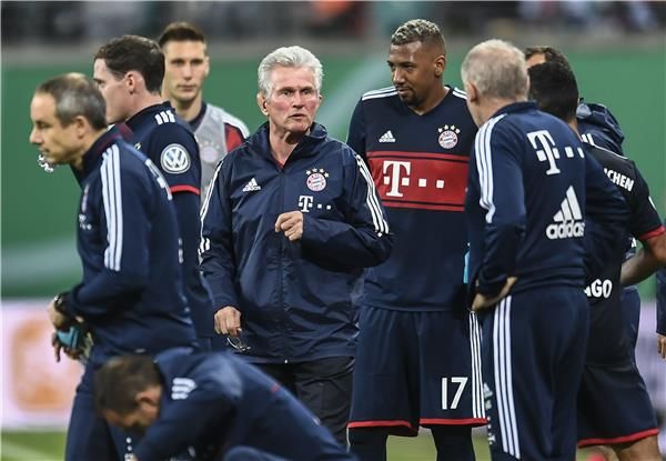 هاينكس وسط لاعبي بايرن