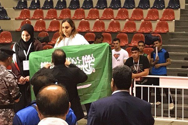 لاعبة الملاكمة دُنا الغامدي