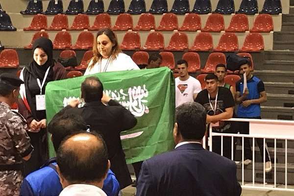 لاعبة الملاكمة دُنا الغامدي