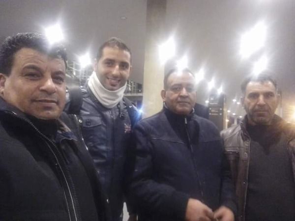 إدارة ذات راس خلال استقبال قلبي في المطار