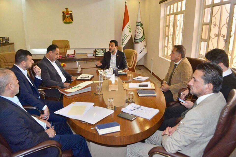 عبطان مع مسؤولي الوزارة