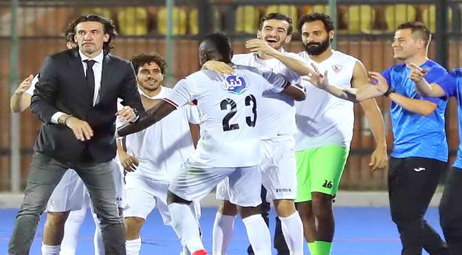 نيبوشا مع لاعبي الزمالك