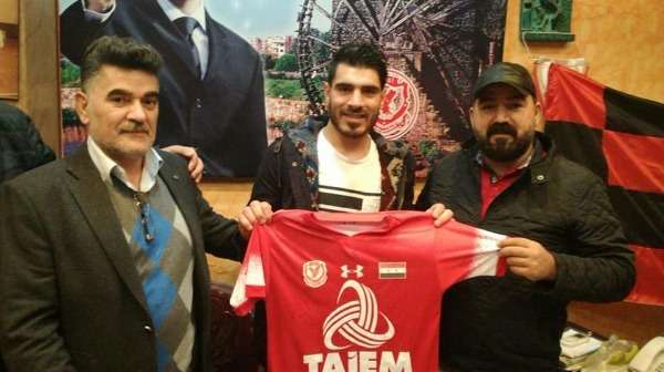 جانب من التوقيع