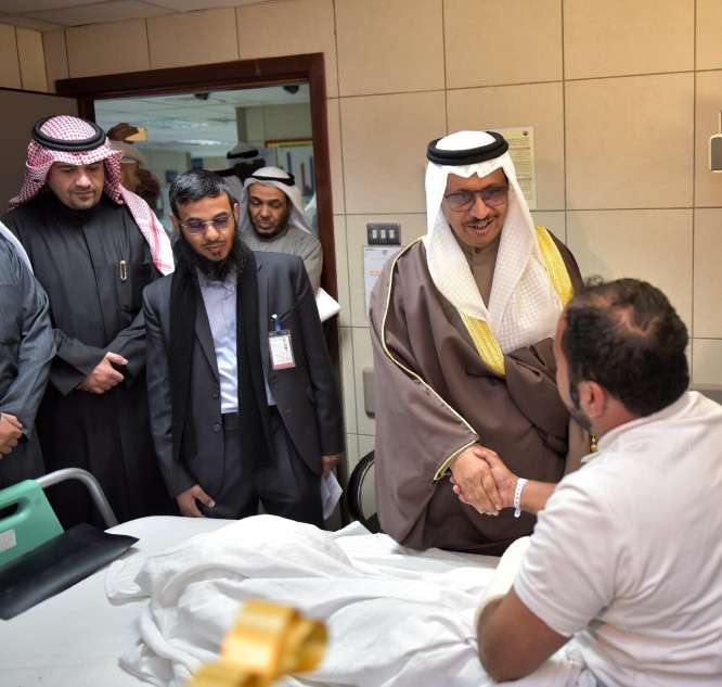 من زيارة الشيخ جابر المبارك للمصابين