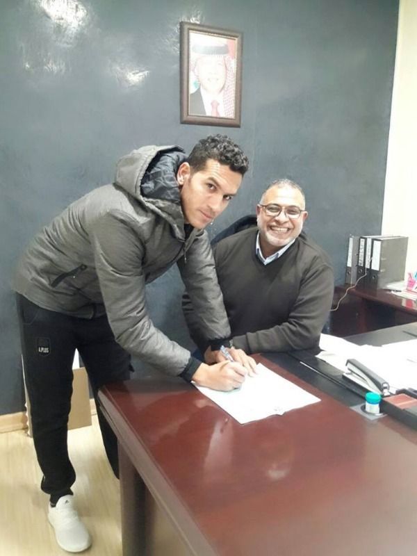 السقار يوقع عقده بحضور عطية