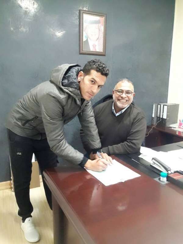 السقار يوقع عقده بحضور عطية