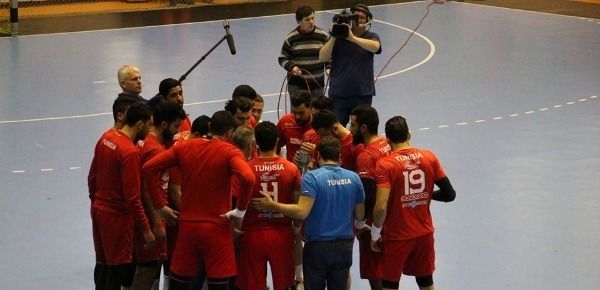 جانب من مباراة أمس بين تونس والبرتغال