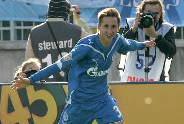 بيستروف مسجل الهدف الثاني لزينيت سانت بيستروف