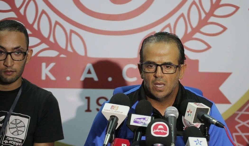 عاطفي