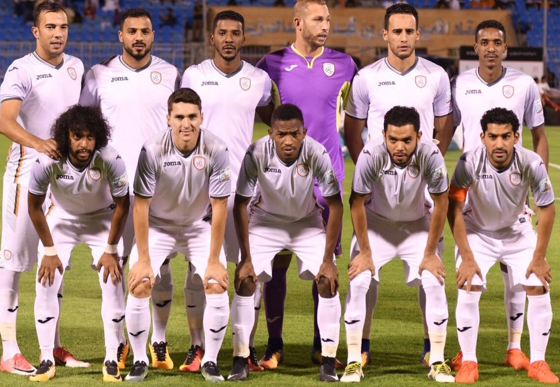 لاعبو الشباب 