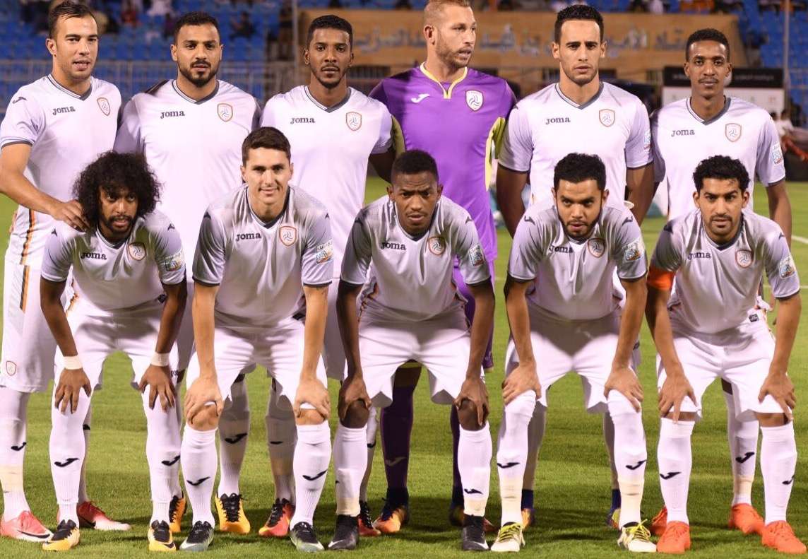 لاعبو الشباب 