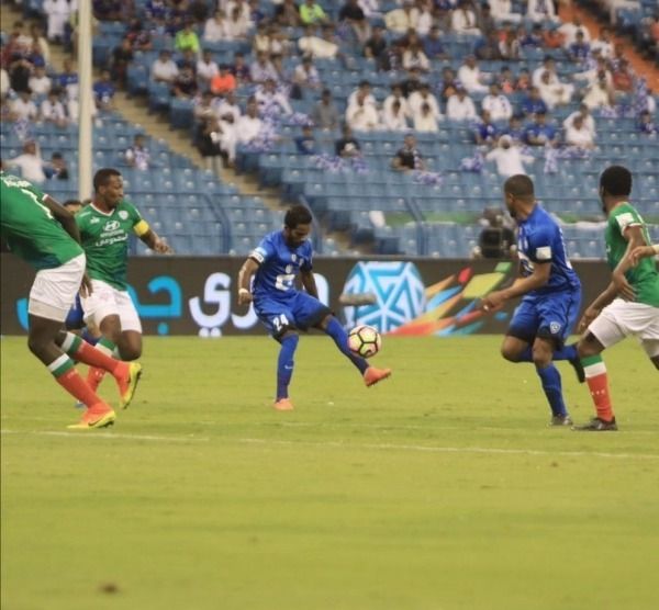جانب من لقاء سابق بين الهلال والاتفاق
