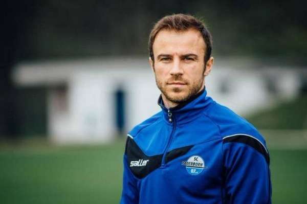 الألباني ميها