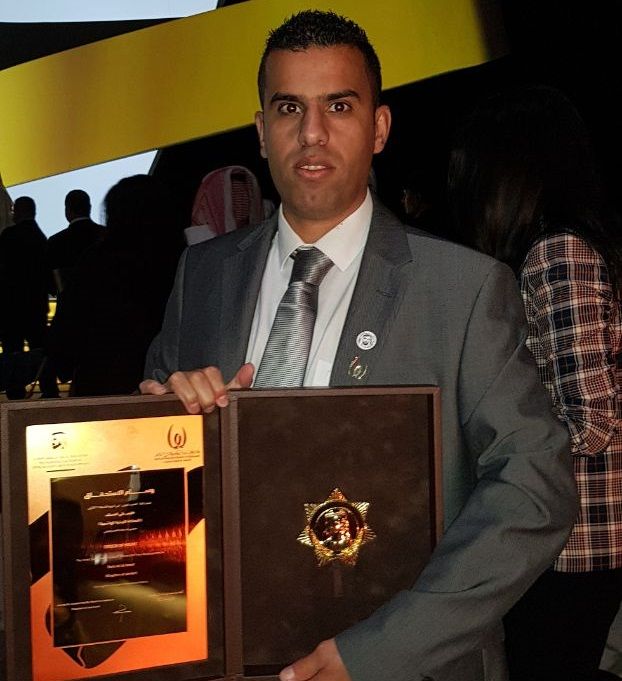 فارس العساف بعد تتويجه كأفضل مدرب عربي