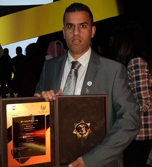 فارس العساف بعد تتويجه كأفضل مدرب عربي