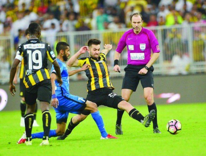 جانب من مباراة سابقة بين الفريقين