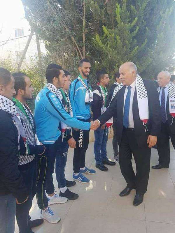 من توديع الرجوب للبعثة