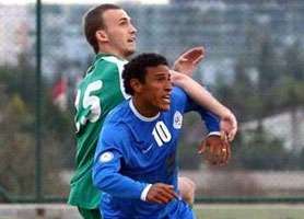 البرازيلي روبرت باللون الأزرق