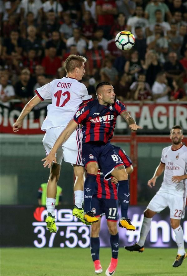 كونتي في إحدى مشاركاته مع ميلان