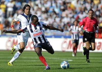 صورة من مباراة مونتيري ضد سان لويس