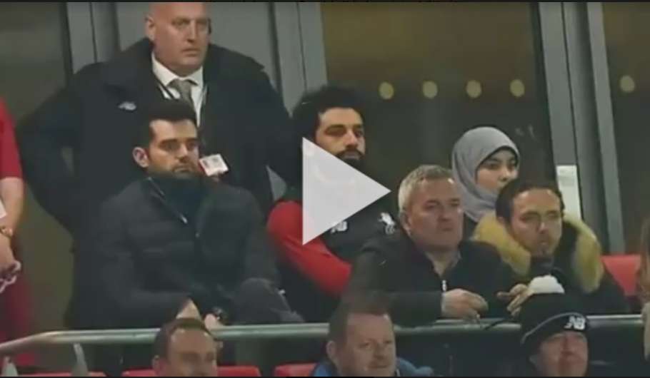 صلاح رفقة زوجته